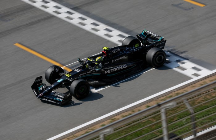 Mercedes - Lewis Hamilton